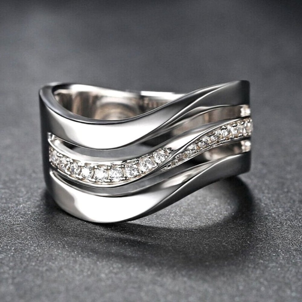 Elegant 925 Silver Wavy Diamond Band Sz 6-10